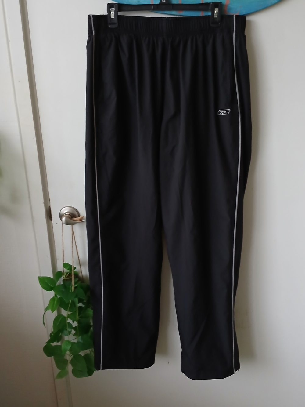 Reebok Men’s Black Athletic Zip Bottom Legs And Pockets Lined With Cotton Pants